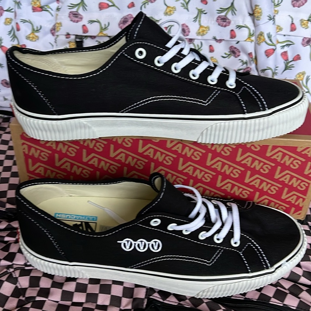 Vans Men’s Delridge St
Black/White
VN0A4BXHBA2
Sneakers